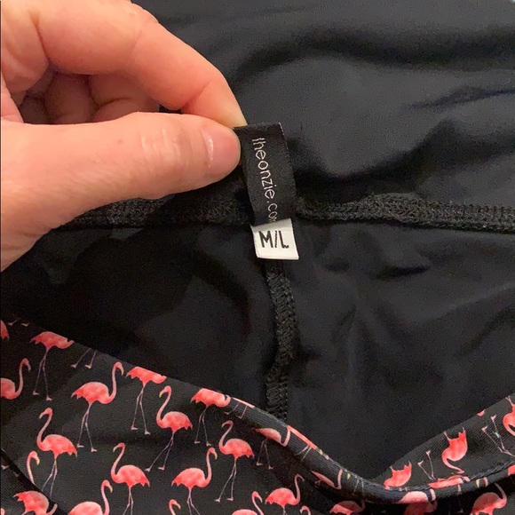 Onzie Flamingo Print Mid-rise Leggings, size M/L - Picture 4 of 4